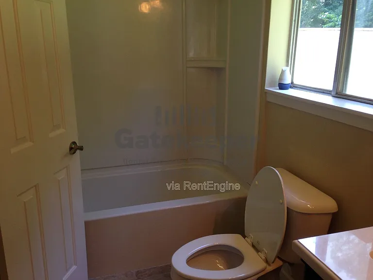 695 Georgia Ave — Photo 9