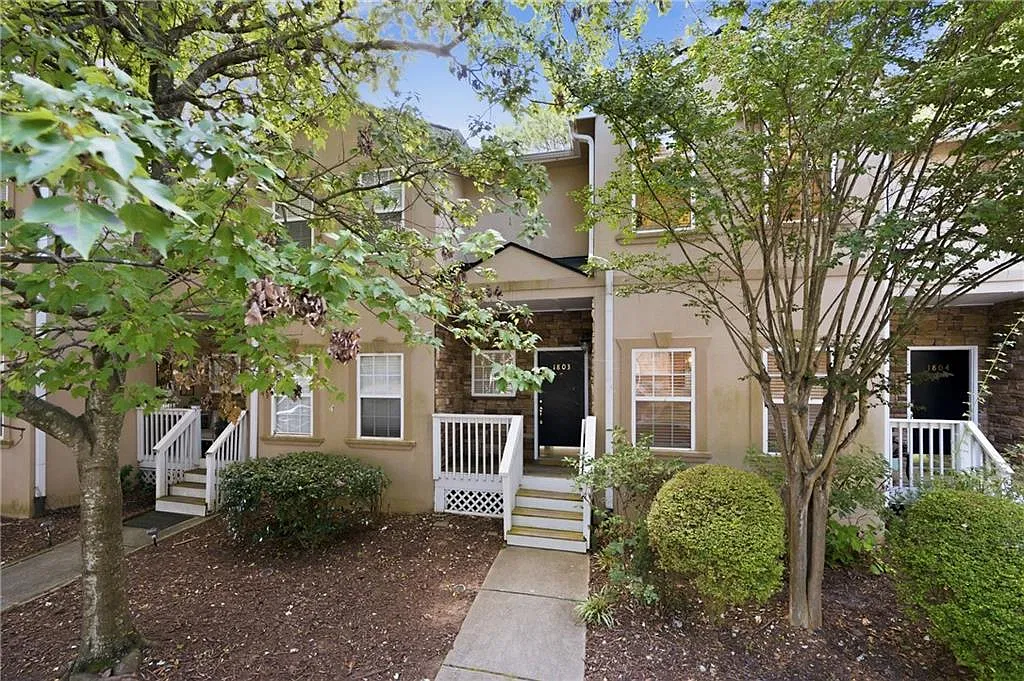 2 bed, 2.5 bath, 1300 sqft, $2,500 — Photo 2