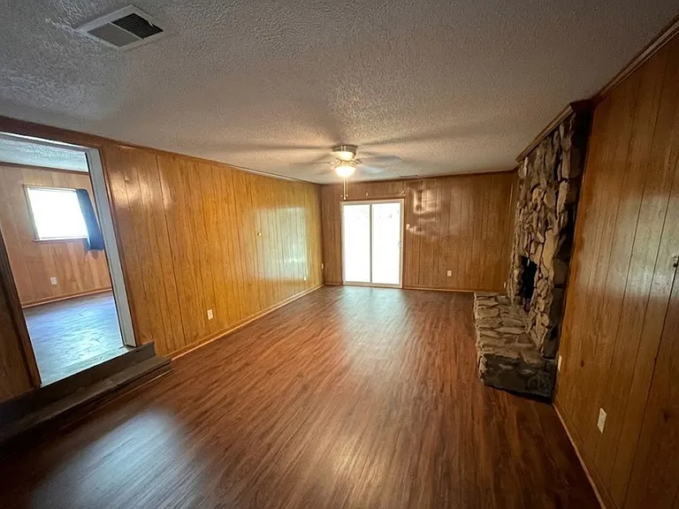 1502 Rolling Hills Dr — Photo 11