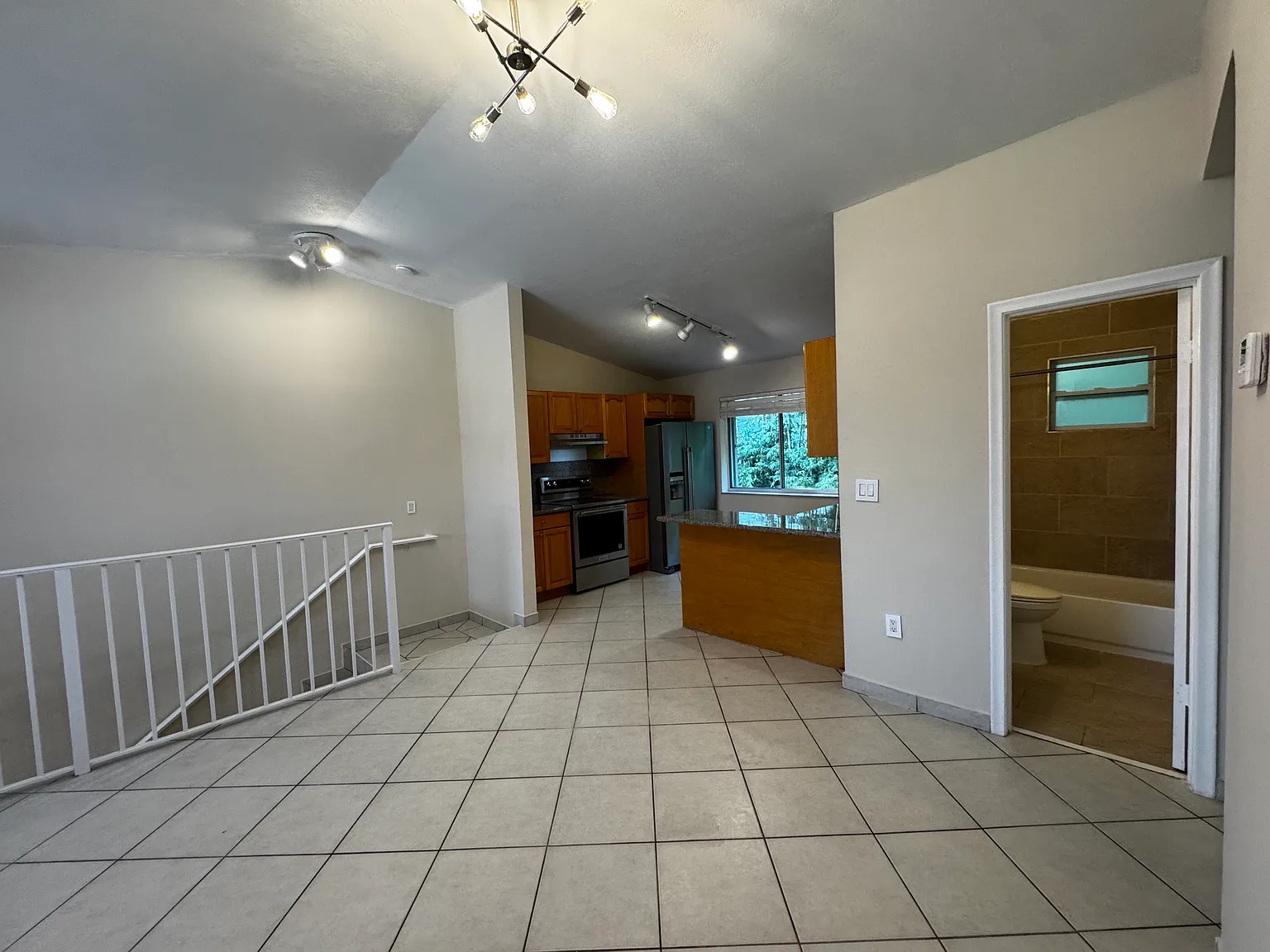 2 bed, 857 sqft, $2,100 — Photo 2