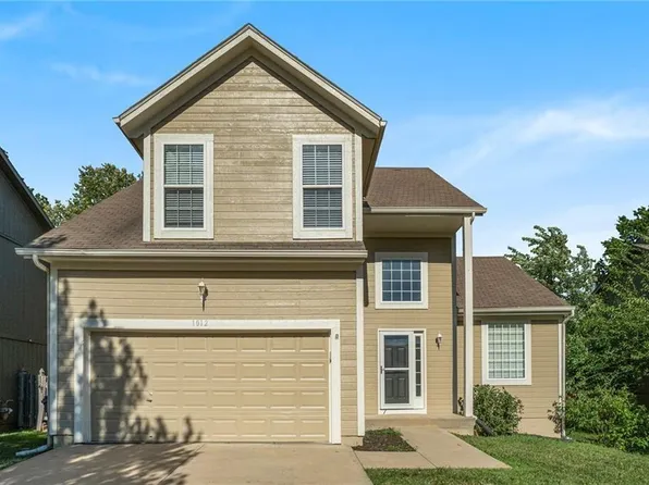 1012 N Clinton St, Olathe, KS 66061