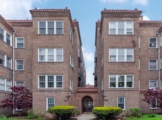 723 Emerson St APT 2E, Evanston, IL 60201