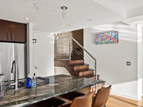 350 West 53rd Street image 13 of 33