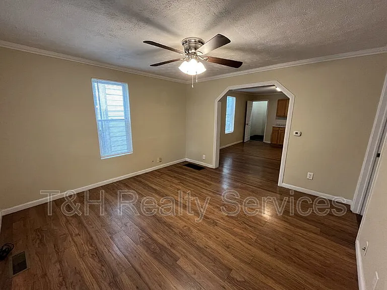 1551 W New York St — Photo 3