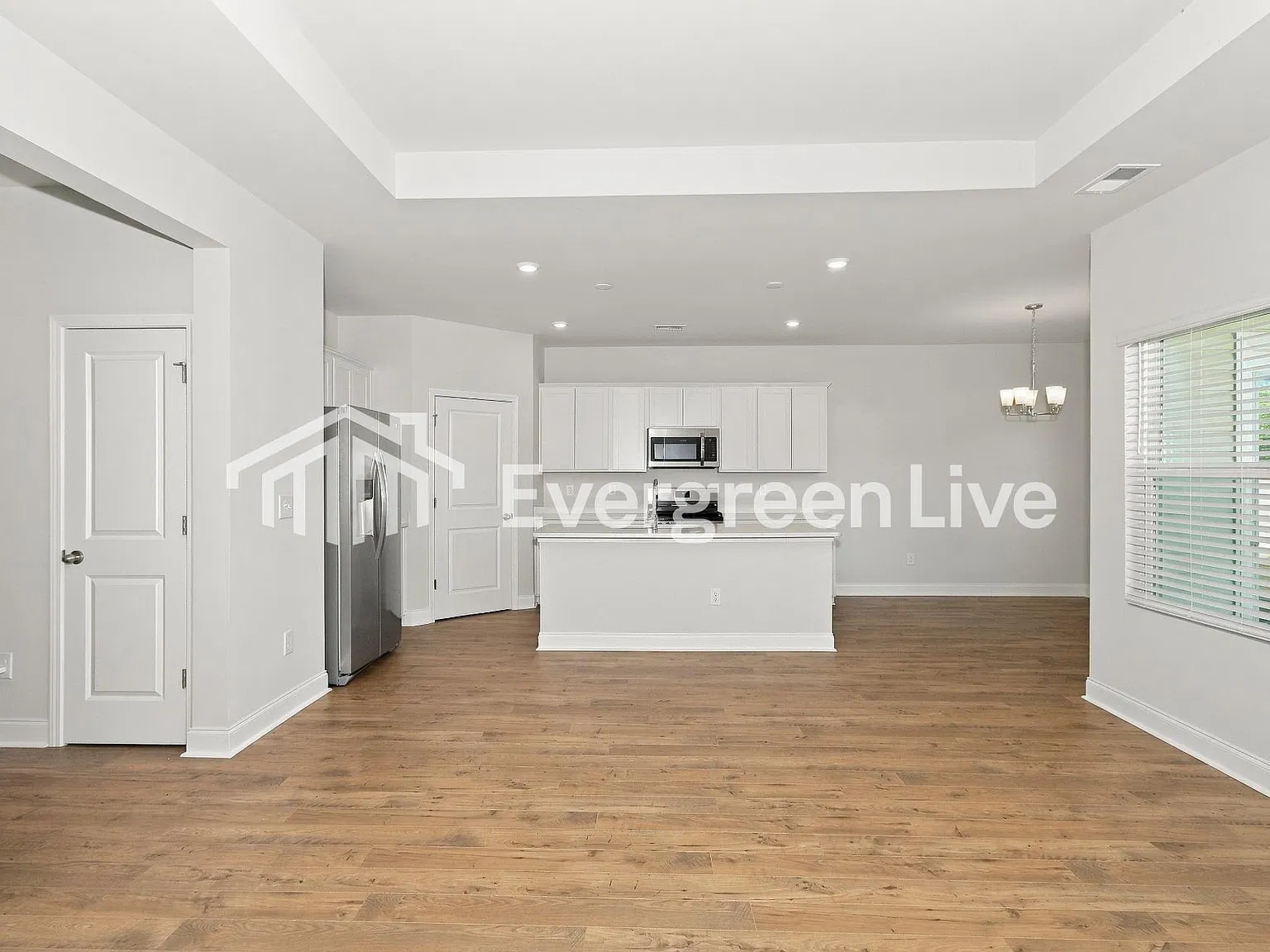 3 bed, 2.0 bath, 1654 sqft, $1,695 — Photo 3