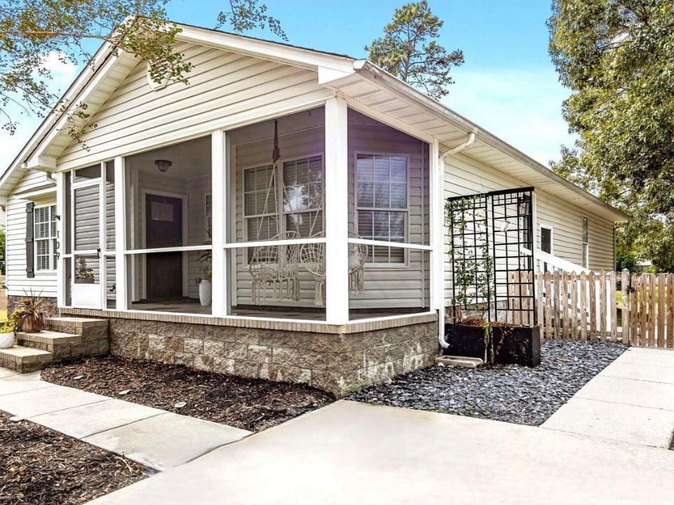 1st image of 109 Halls Creek Dr