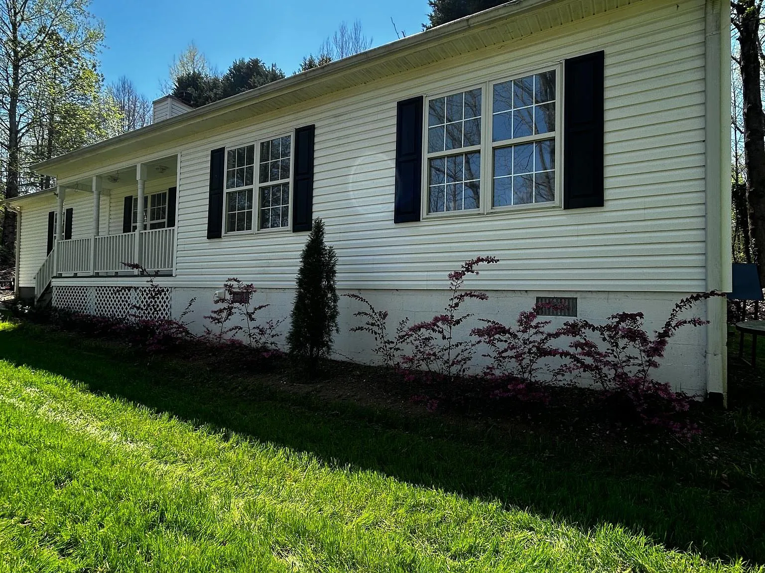 3 bed, 1208 sqft, $2,300 — Photo 2