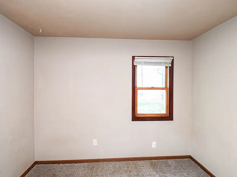 900 S Marday Ave — Photo 17