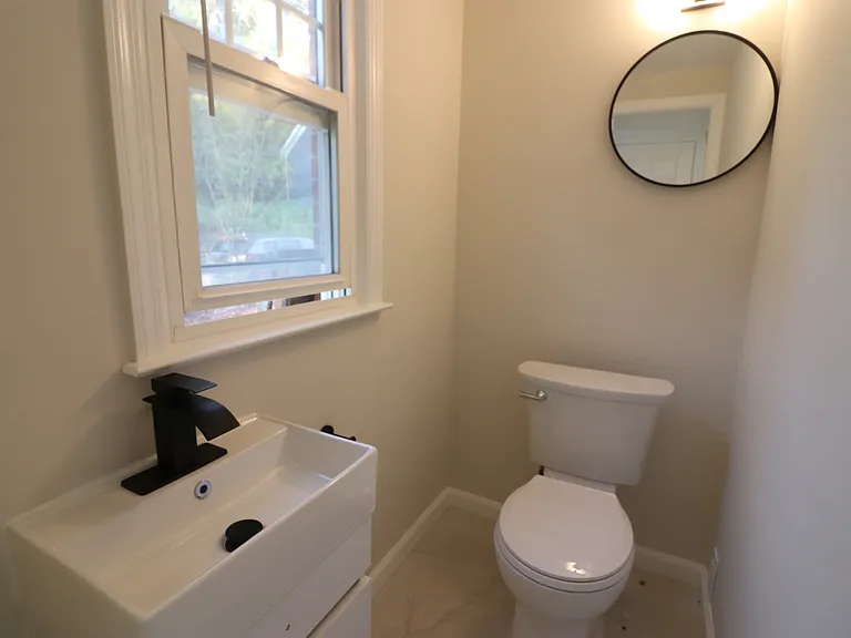 387 Gilbert St — Photo 5