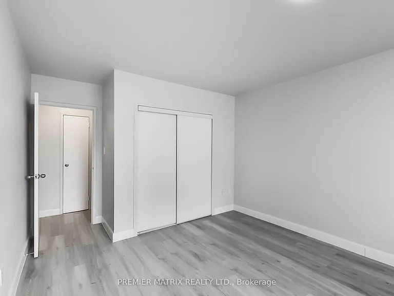 65 Thorncliffe Park Dr #907 — Photo 14