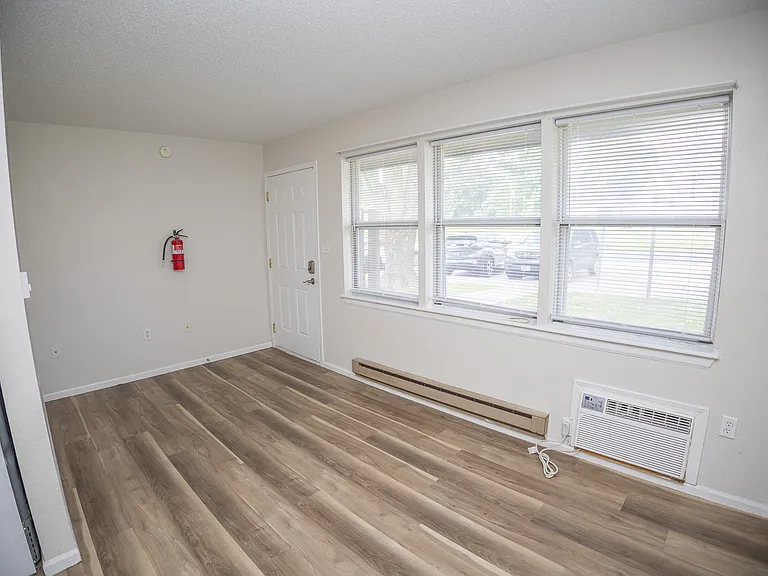 4819 Marion St — Photo 6