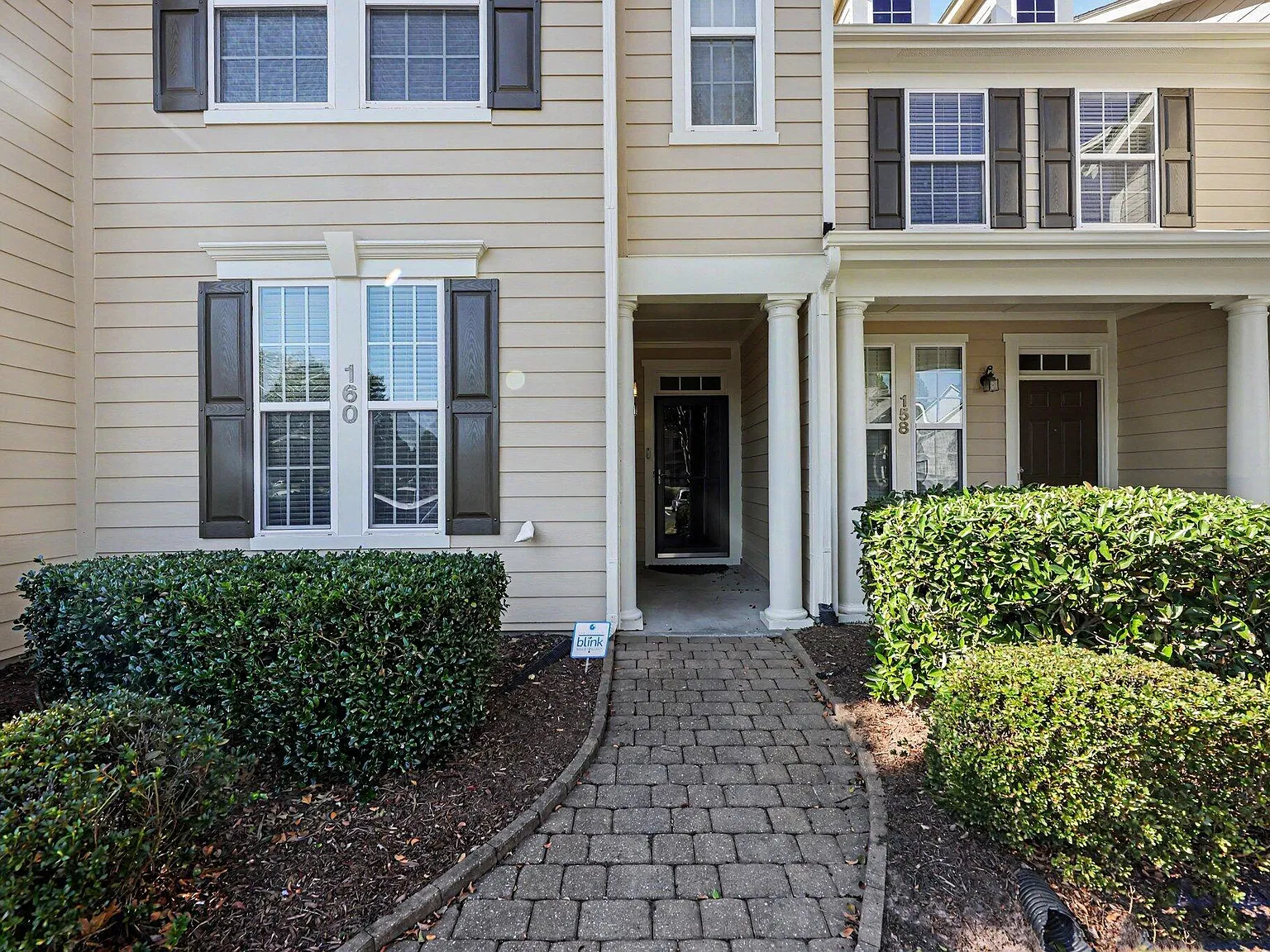 2 bed, 2.5 bath, $1,900 — Photo 4
