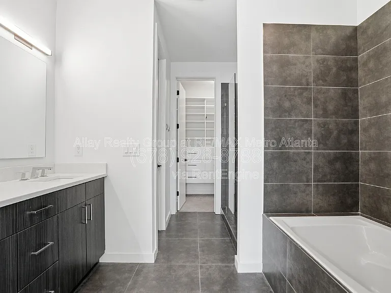 1463 La France St NE #8 — Photo 16