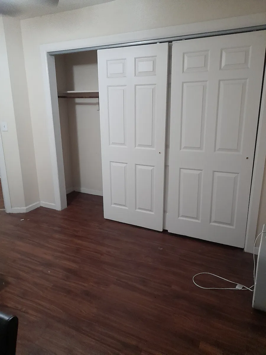 Building Photo - 203 Cherry St #1