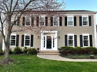 330 Brampton Ct, Lake Forest, IL 60045