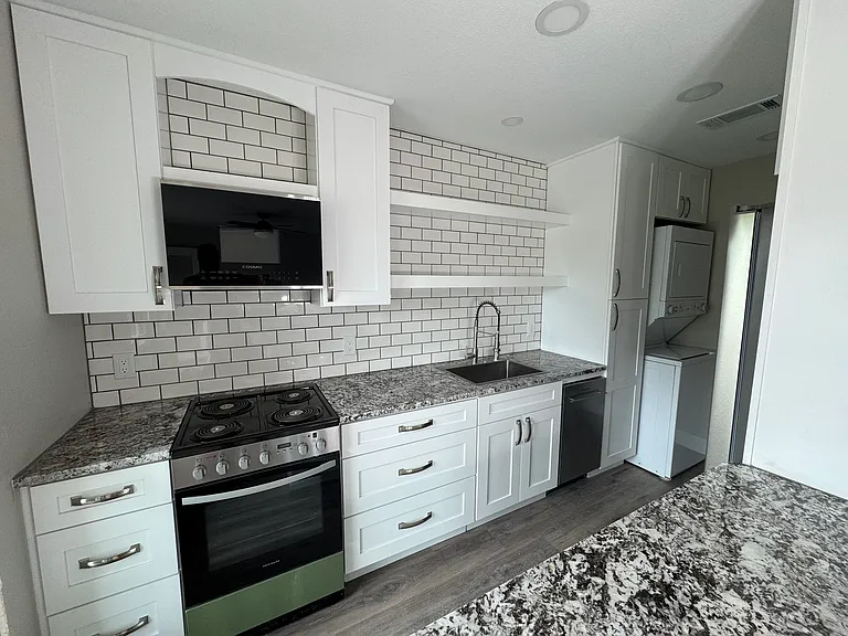 104 E Brown St #B — Photo 1