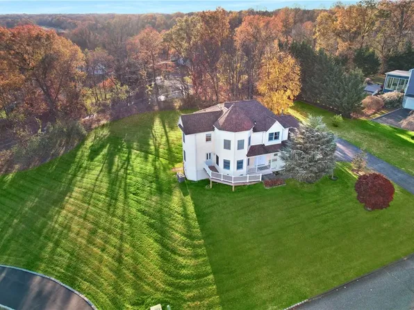 4 Sunnyridge Court, Chestnut Ridge, NY 10977