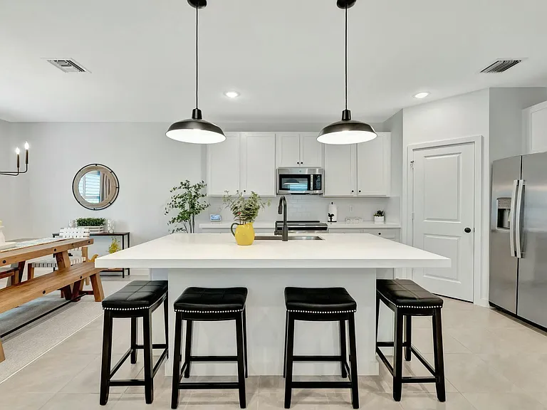 601 NE Waters Edge Ln — Photo 19