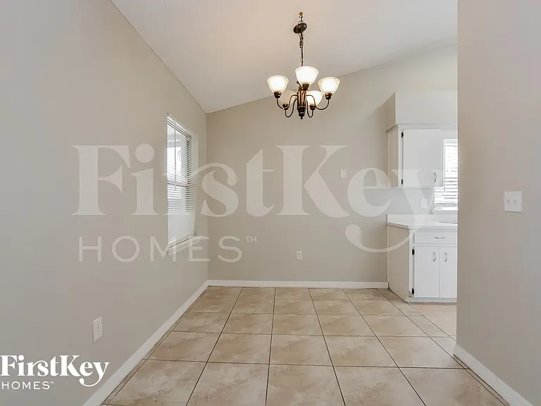 3414 Cove Ct W — Photo 6