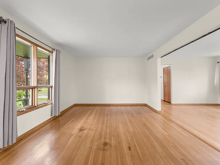 20325 Westview Dr — Photo 35