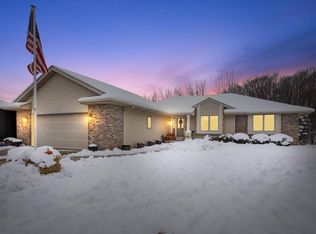 363 Hickory DRIVE, Fredonia, WI 53021