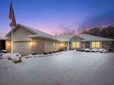 363 Hickory DRIVE, Fredonia, WI, 53021
