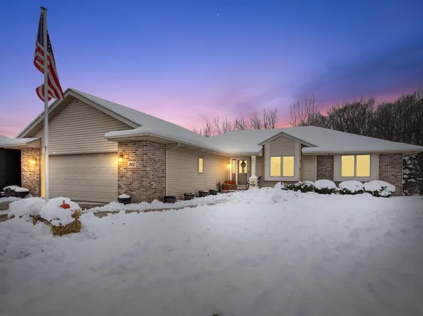363 Hickory DRIVE, Fredonia, WI 53021
