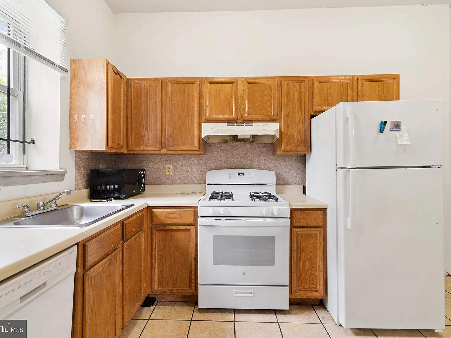 5 bed, 1845 sqft, $2,100 — Photo 3
