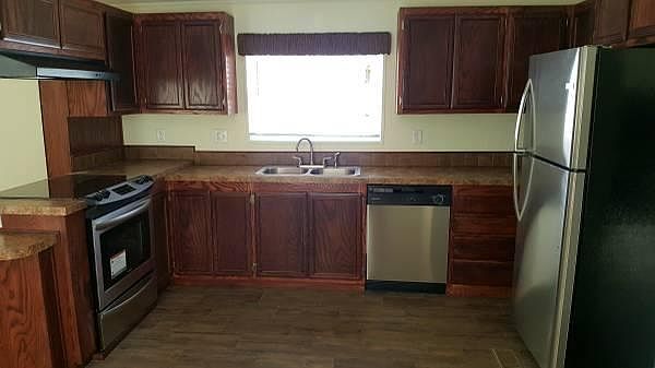 2nd image of 251 Douglas St