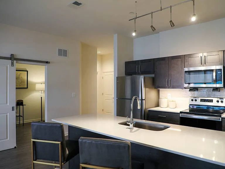 Expansive Kitchen Countertops