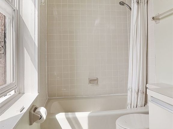 5th image of 289 Hicks St APT 5