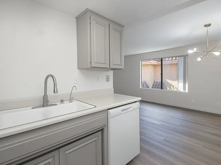 1169 Rosedale Ave #208 — Photo 7