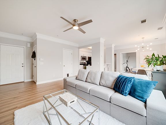 5th image of 2310 Elliott Ave APT 414