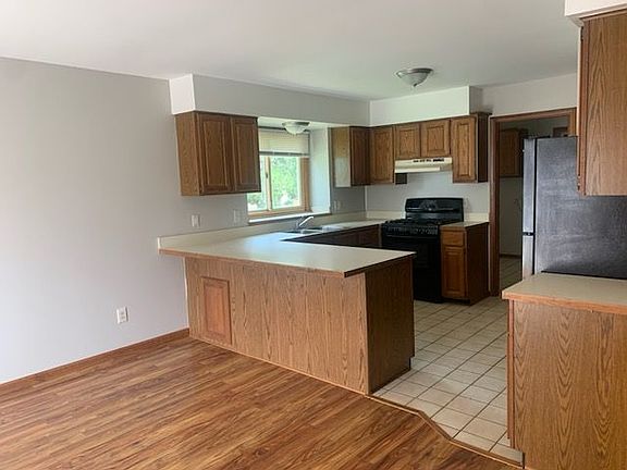 4th image of 90 Granada Dr