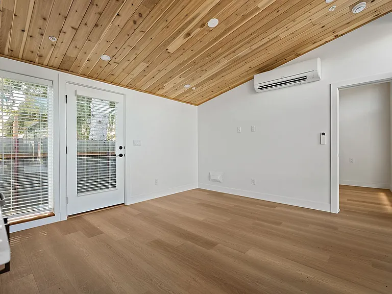 11454 NE Morris St — Photo 16