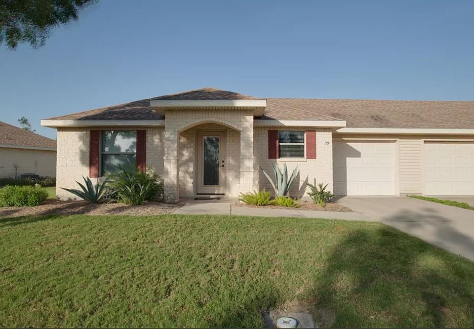 1st image of 39 Pinehurst Dr