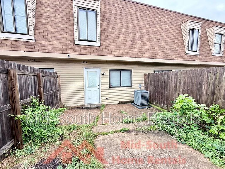 1869 E Poplar Woods Cir — Photo 19