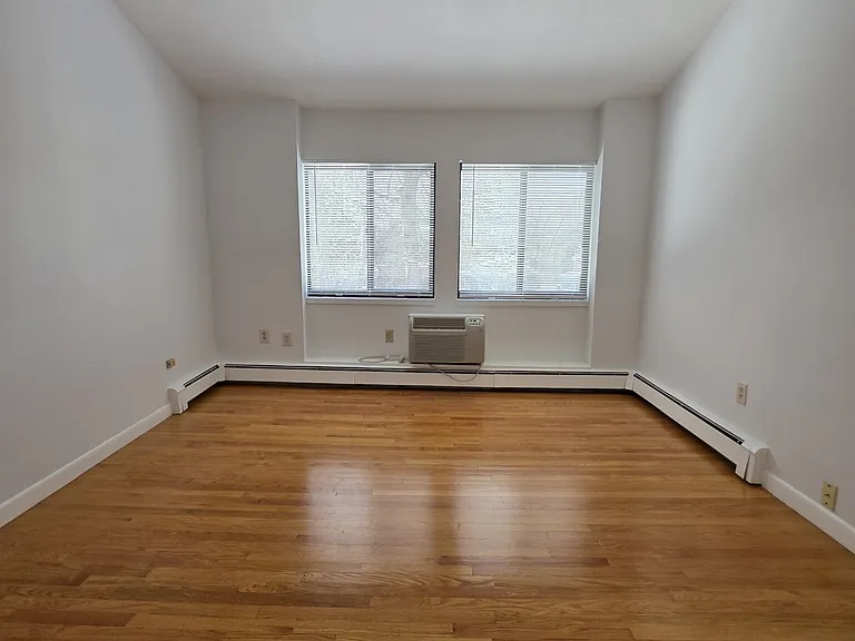 65 Miller St #B11 — Photo 10