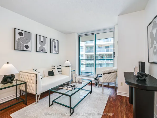 1863 Queen St E #311, Toronto, ON M4L 3Y6