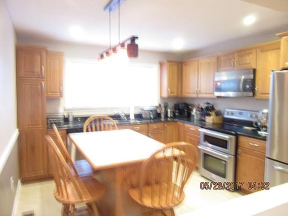 3rd image of 17 Indian Hill Ln #205