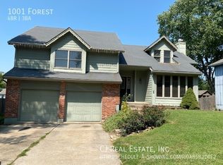 1001 NW Forest Dr, Blue Springs, MO 64015