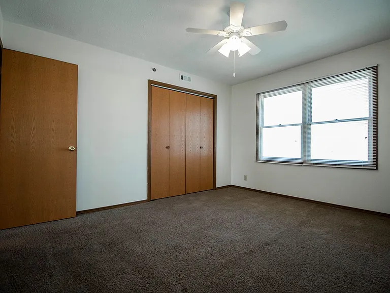 707 Golfcrest Rd S — Photo 27