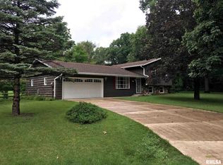 4423 Meadow Dr, Pekin, IL