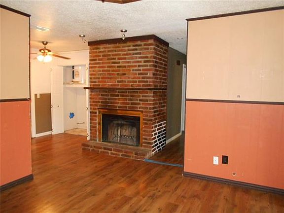 3rd image of 3129 Forestdale Ln