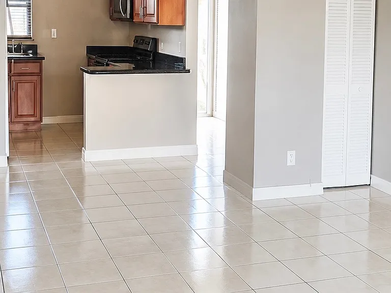 3741 SW 60th Ave — Photo 3