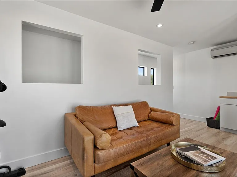 230 W Monterosa St — Photo 37