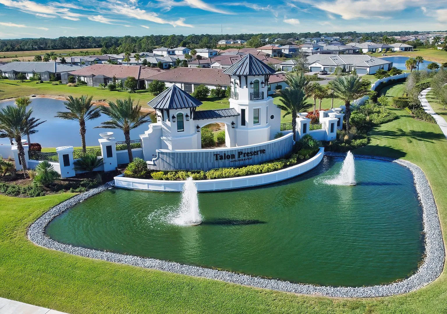Gorgeous Villa located in the desirable new community of Talon Preserve. — Photo 2