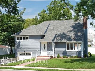 2A Devon St, Lynbrook, NY 11563