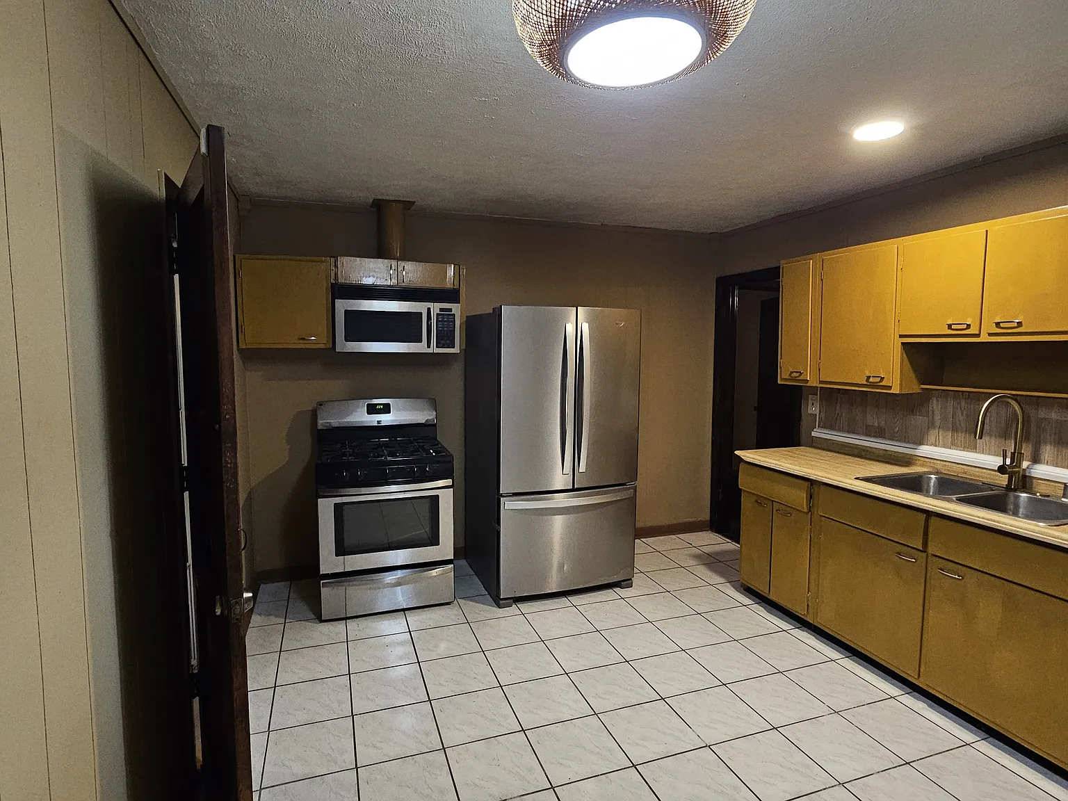 3 bed, 1300 sqft, $1,550 — Photo 3