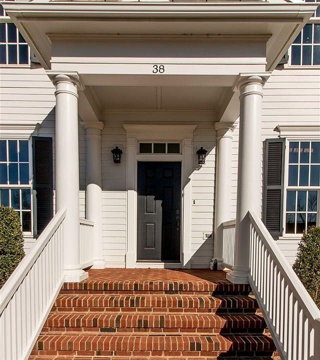1st image of 38 Hillcrest Ave NW